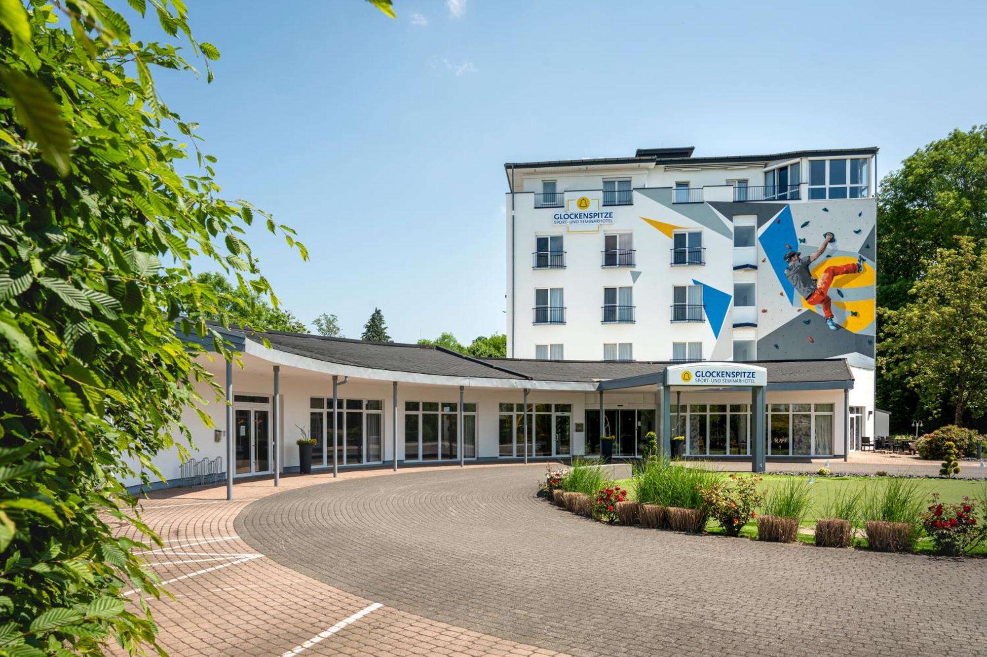 Sport- & Seminarhotel Glockenspitze Altenkirchen  Buitenkant foto