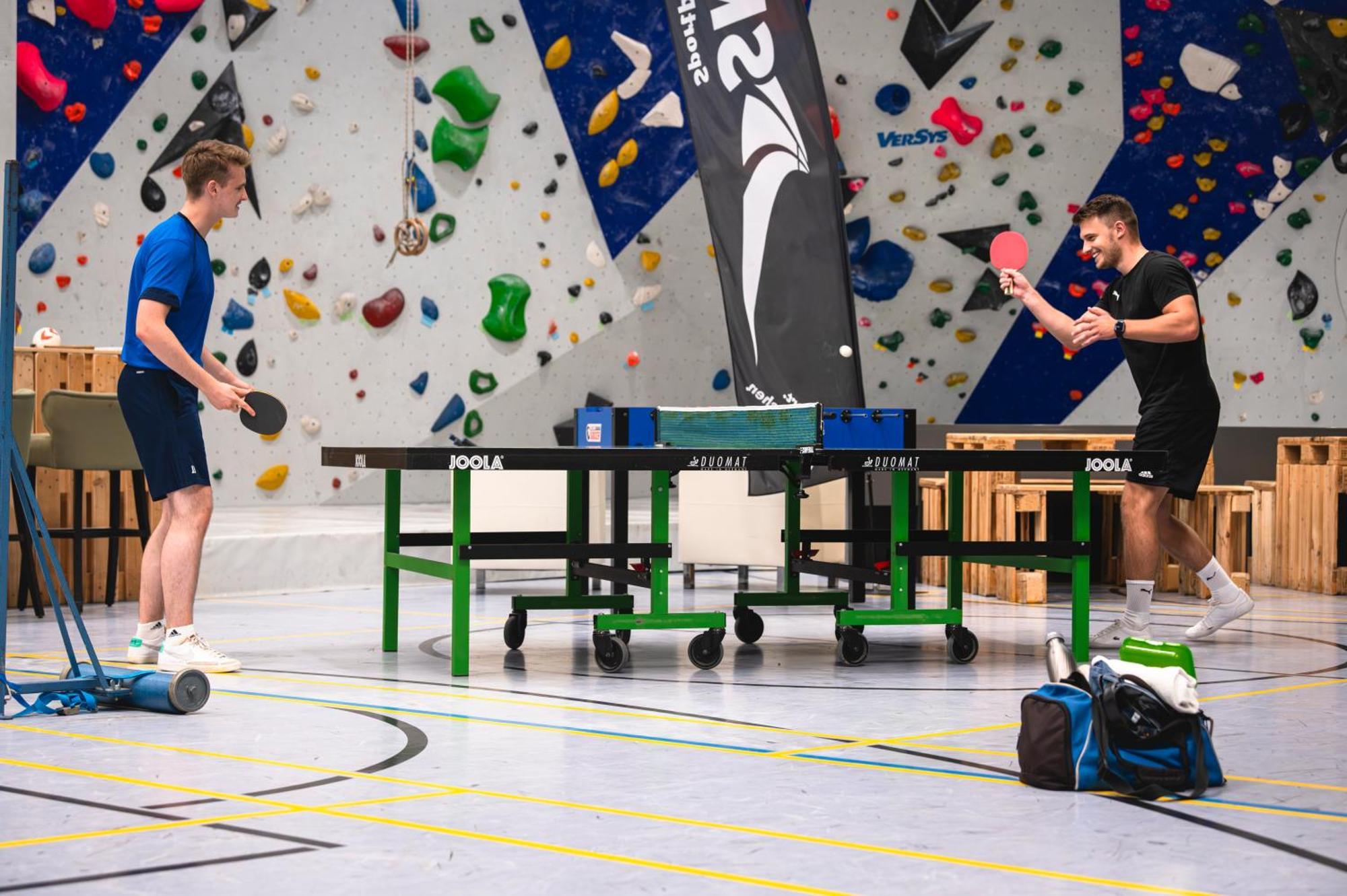 Sport- & Seminarhotel Glockenspitze Altenkirchen  Buitenkant foto
